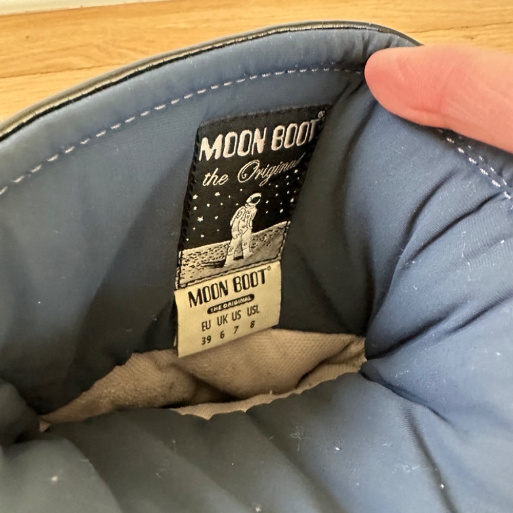 Moon Boots - Picture 5 of 6